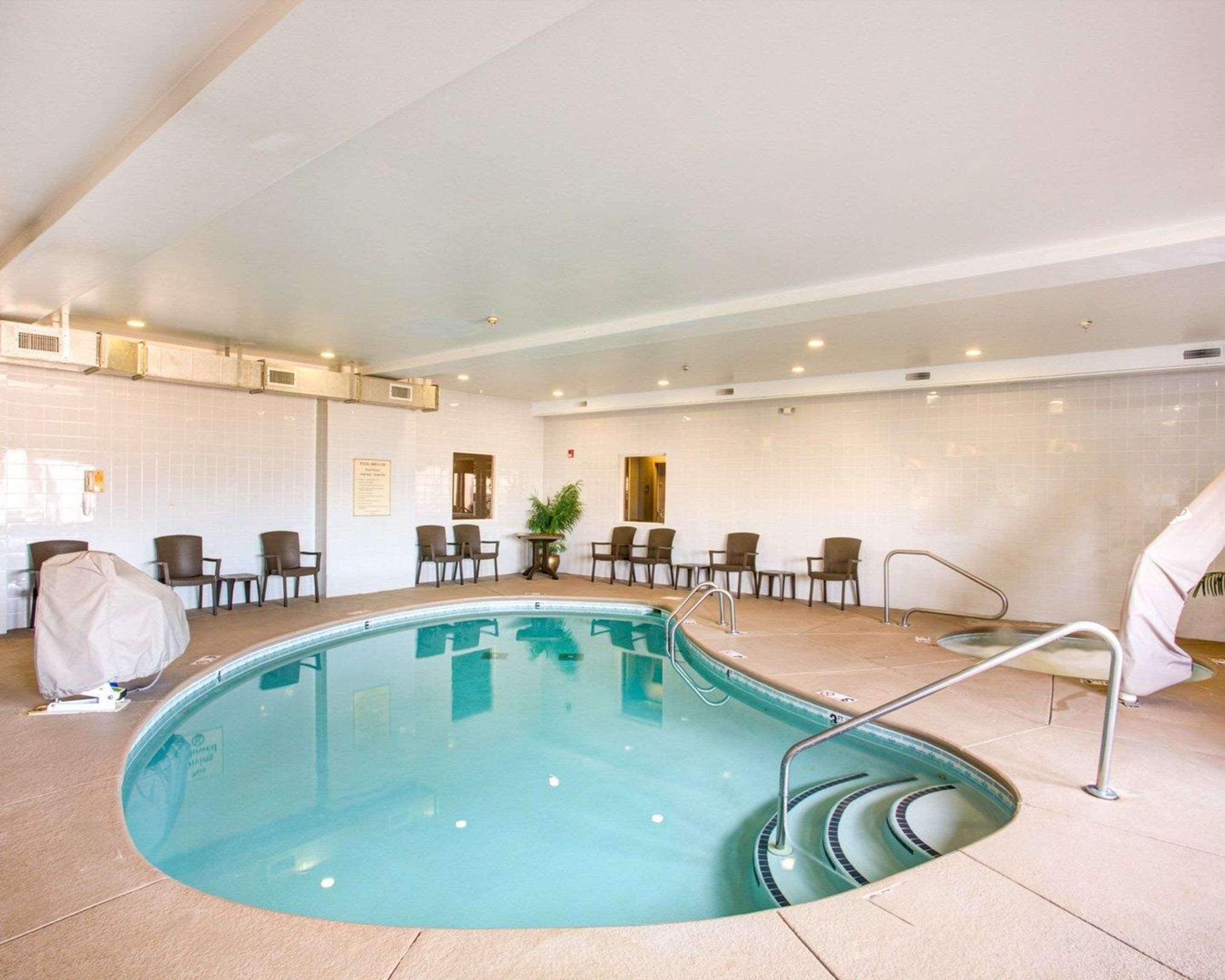 Comfort Suites Crossville Bagian luar foto